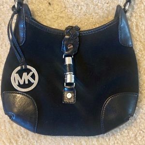 Like new Michael Kors crossbody. Super cool,